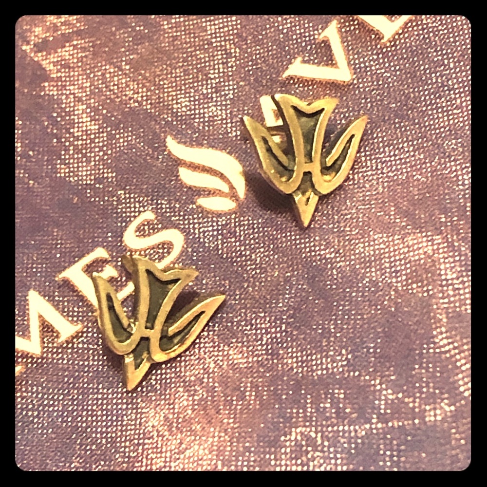 Retired HTF James Avery Doves in Flight